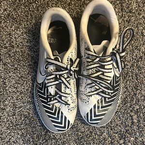 Boys Nike indoor soccer shoes 3.5 Y
